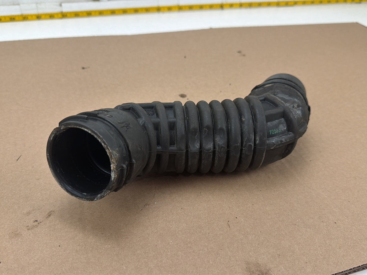 2014-2017 Maserati Ghibli Left Lower Air Intake Filter Hose 670003848 OEM