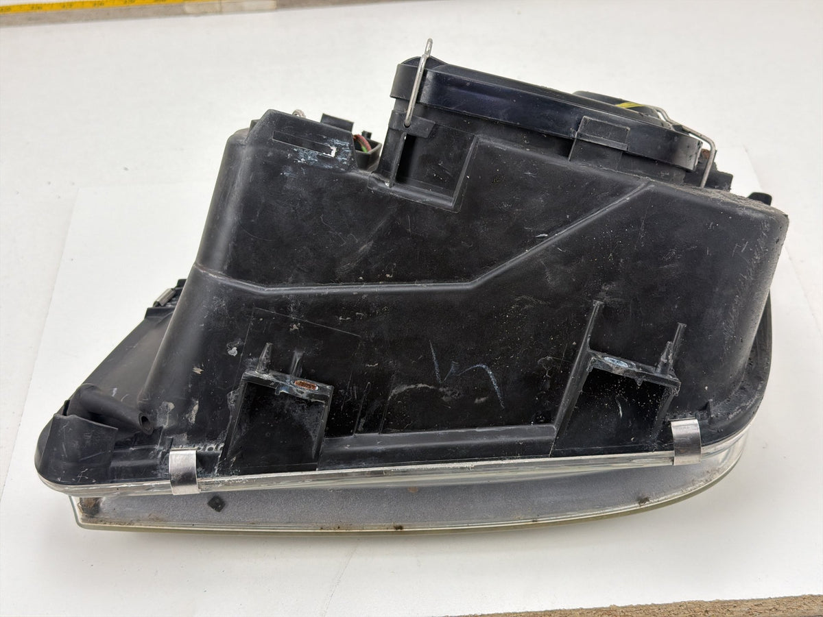 1999-2002 Volkswagen Jetta Front Right Passenger Side Headlight Assembly OEM