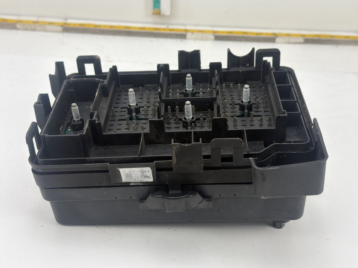 2006-2008 Chevy Cobalt 2.2L Engine Fuse Box OEM