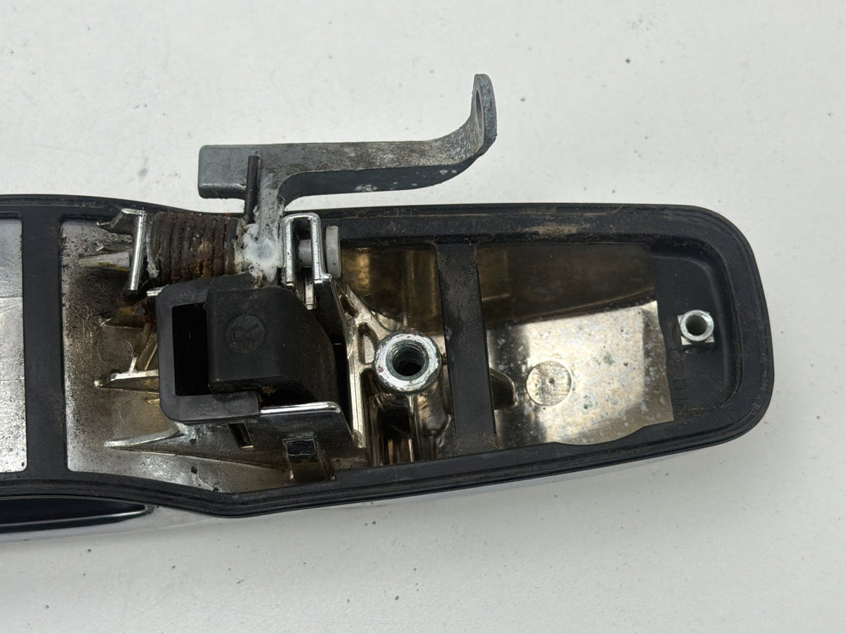 2007-2013 GMC Yukon - Front Left Door Handle 15915660 OEM