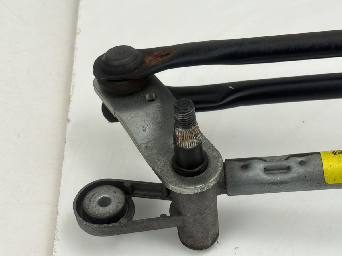 2014-2020 Maserati Quattroporte VI M156 Front Windshield Wiper Motor Linkage OEM