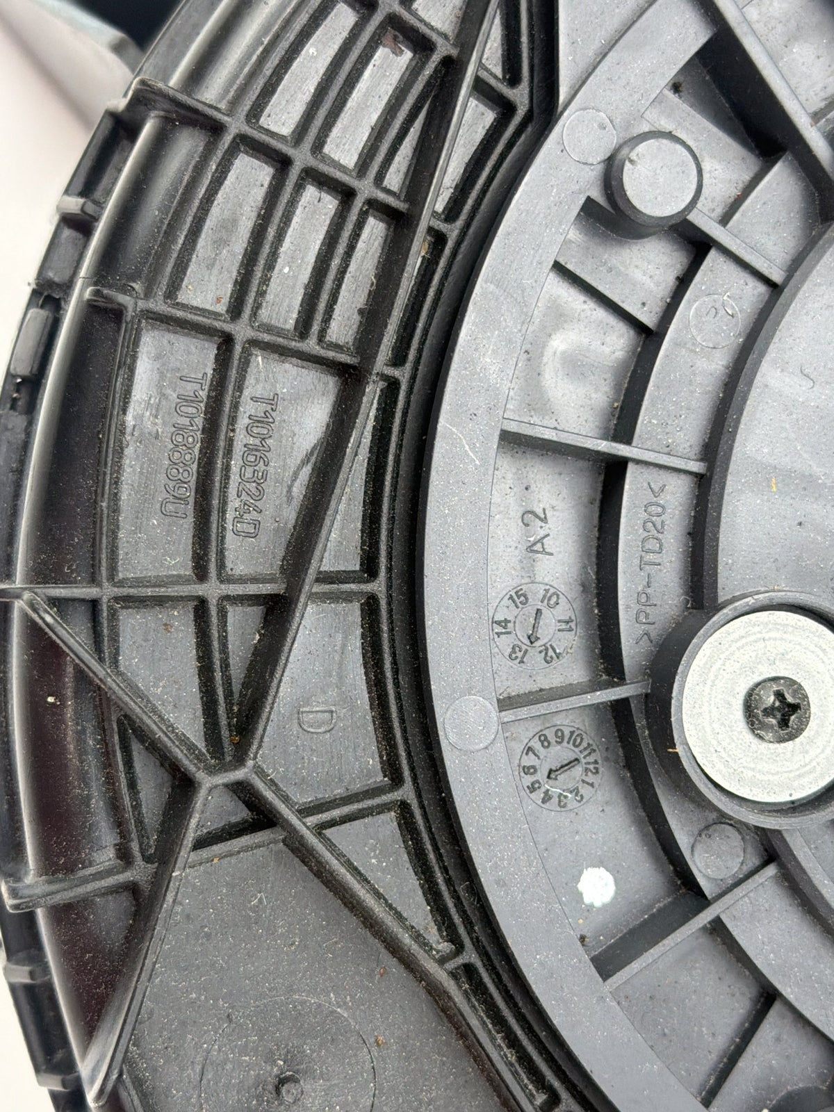 2013-2018 Ford C-Max - Hybrid Battery Cooling Fan Blower FM58-10C709-AB OEM