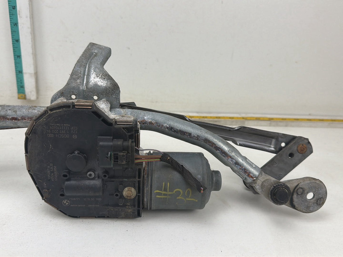 2012-2016 BMW 528i F10 Front Windshield Wiper Linkage w/ Motor 4899835 OEM