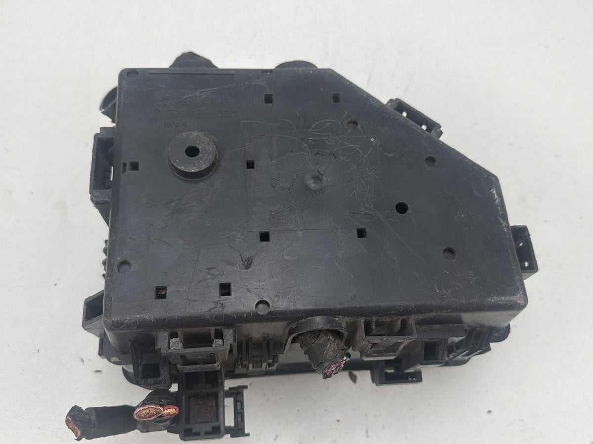 2010-2011 Chevrolet Traverse Fuse Box Relay Module 15927722 OEM