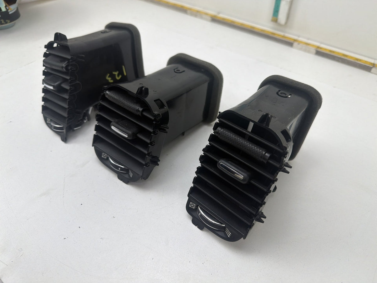 2011-2014 Dodge Charger LD - Air Conditioning & Heater Vent OEM