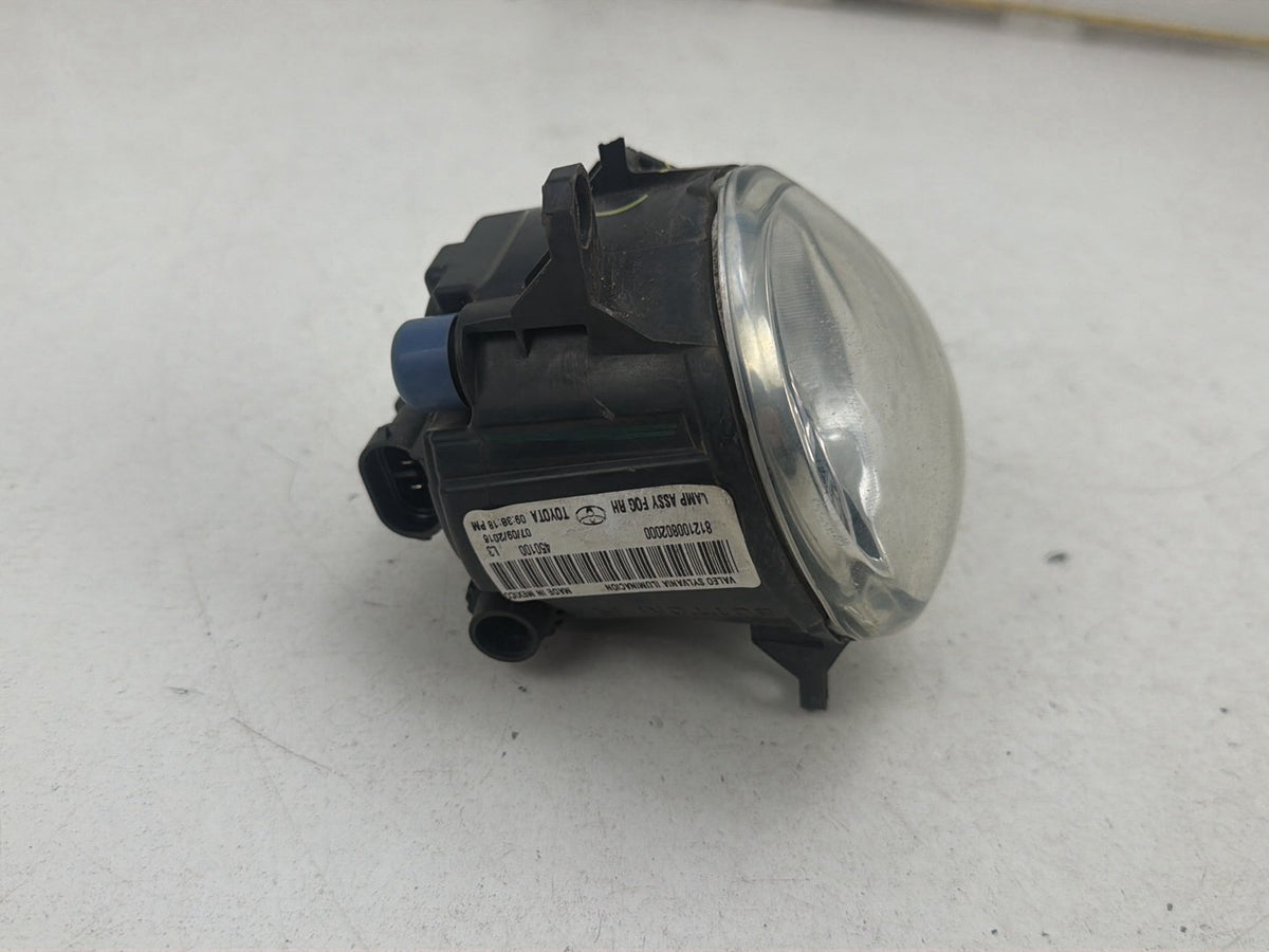 2011 - 2020 Toyota Sienna Front Right Passenger Side Fog Light 812100802000 OEM