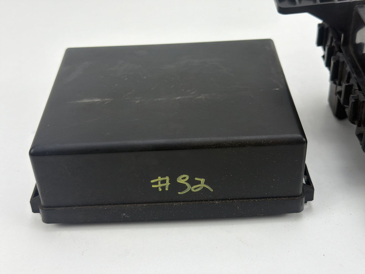 2011-2013 Infiniti QX56 Engine Fuse Relay Junction Block Box 24382-1LA1C OEM