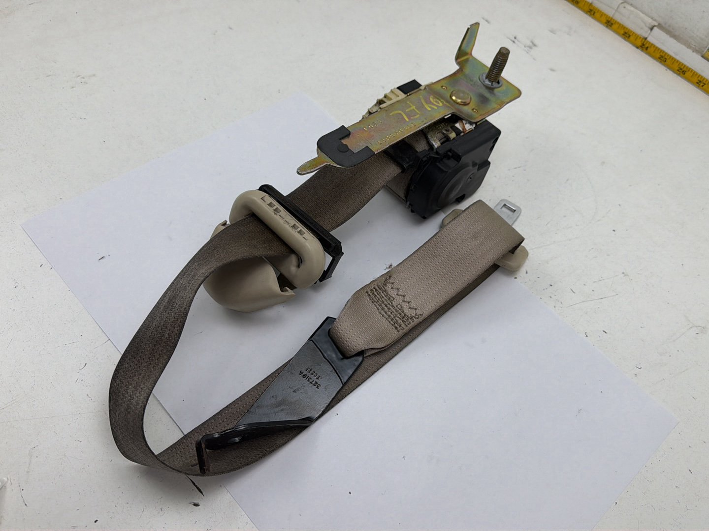 2003-2006 Lincoln Navigator Front Left Side Seat Belt Retractor w/ Guide Tan OEM