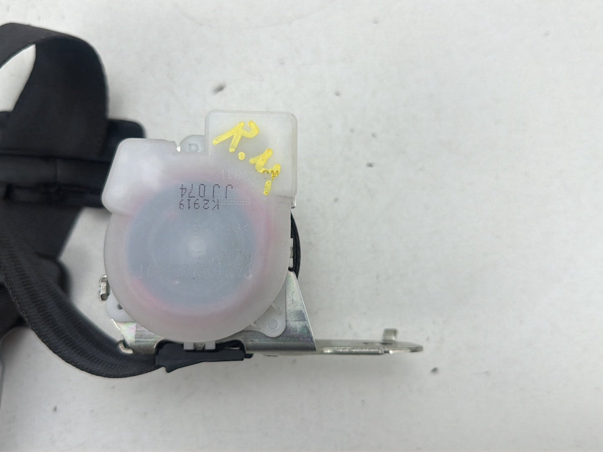 2009-2013 Infiniti G37- Rear Center Middle Seat Belt Retractor H073818 OEM