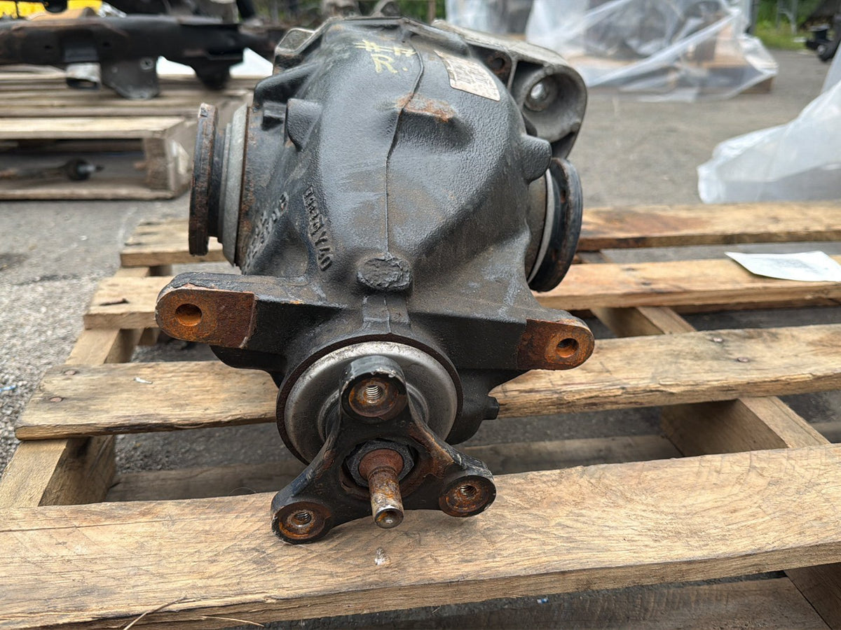 2012-2015 BMW X1 E84 SUV Rear Differential Carrier 7611129-01 OEM