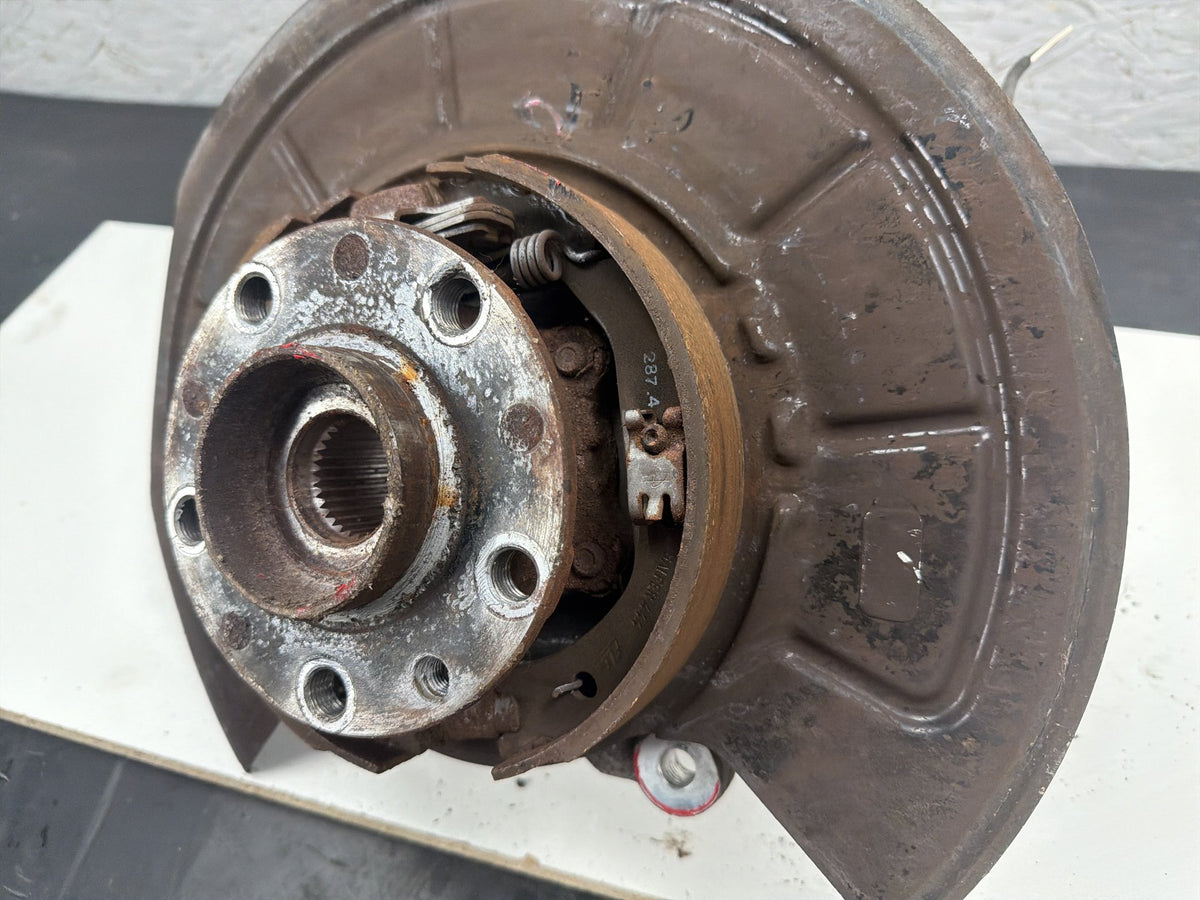 2014-2017 Maserati Quattroporte VI M156 Front Left Side Steering Knuckle Hub OEM