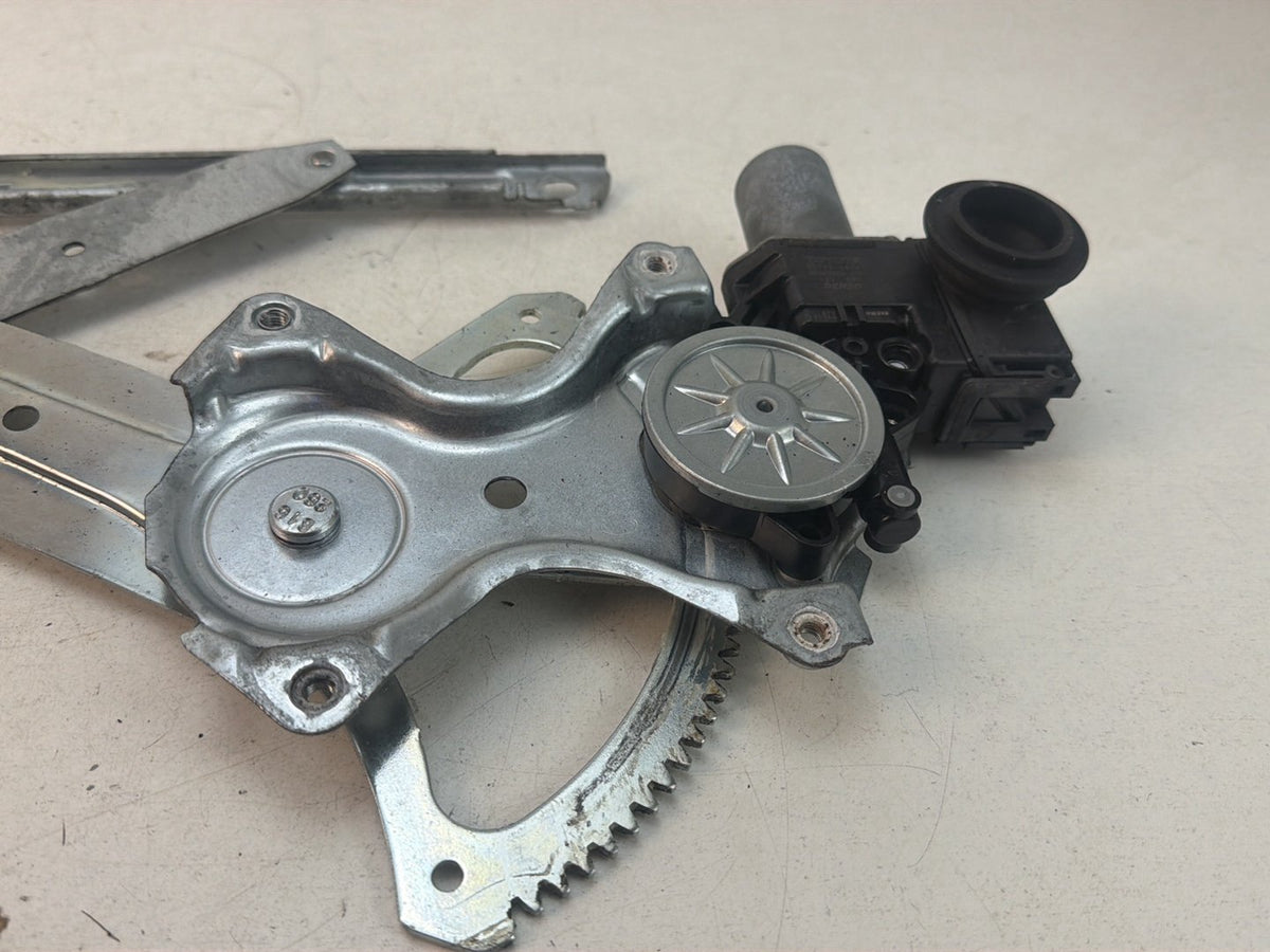 2015-2017 Toyota Sienna L30-Rear Left Door Window Regulator & Motor 85720-08061 OEM