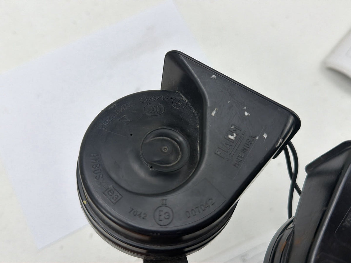 2015-2018 Mercedes-Benz C-Class C300 W205 Dual Warning Alarm Horns Assembly OEM