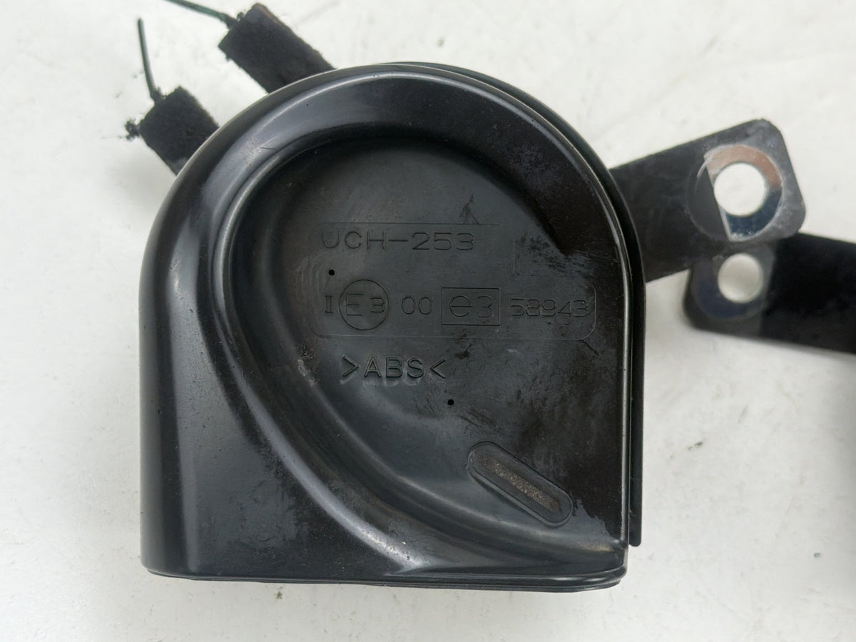 2013-2018 Nissan Altima High Low Tone Dual Snail Horn Set E358943 OEM