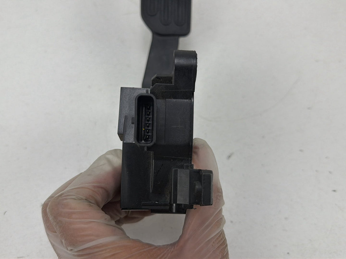 2017-2019 Nissan Sentra B17-Accelerator Gas Pedal 18002-3RA0A OEM
