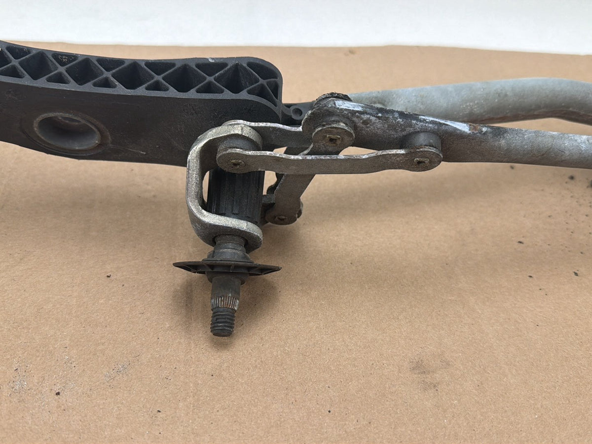 2008-2010 BMW 528i E60 Front Windshield Wiper Motor Linkage 7193995 OEM