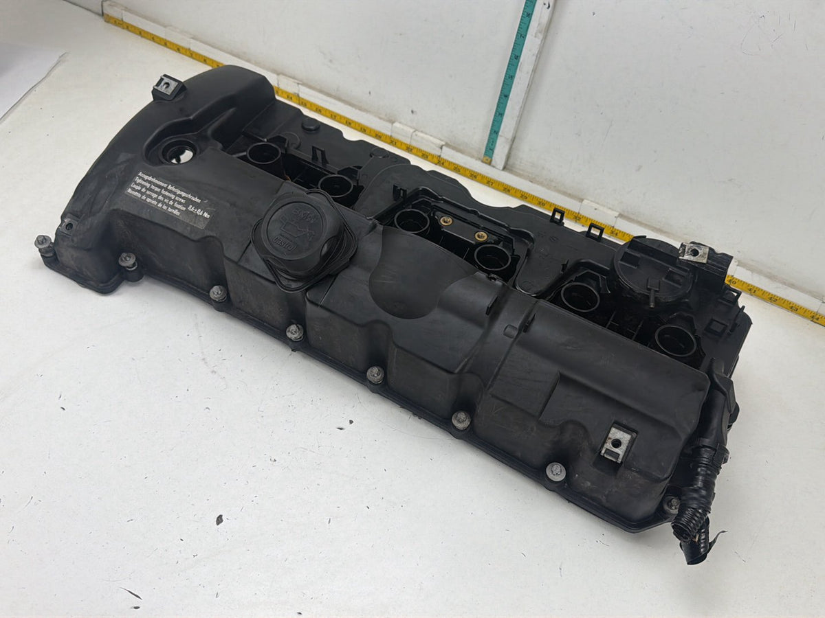 2008-2011 BMW 528i E60 Engine Cylinder Head Valve Cover 477270 OEM