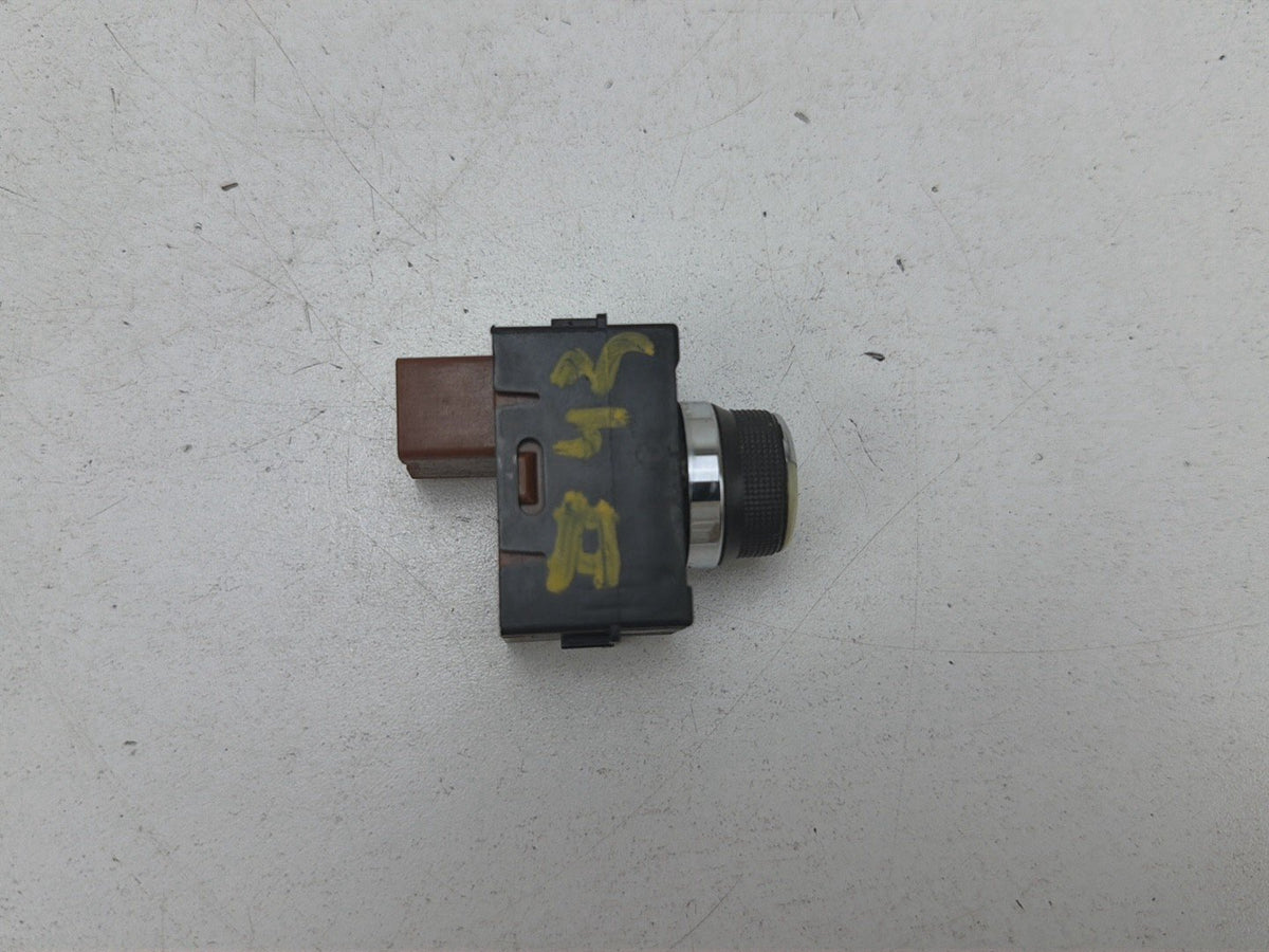 2008-2013 Infiniti G37 Front Right Passenger Side Heated Seat Control Switch OEM