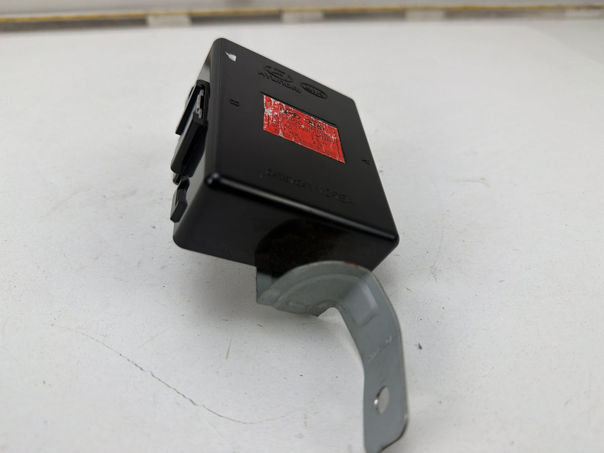 2014-2016 Kia Cadenza Rear Sunshade Curtain Control Module 95860-3R000 OEM