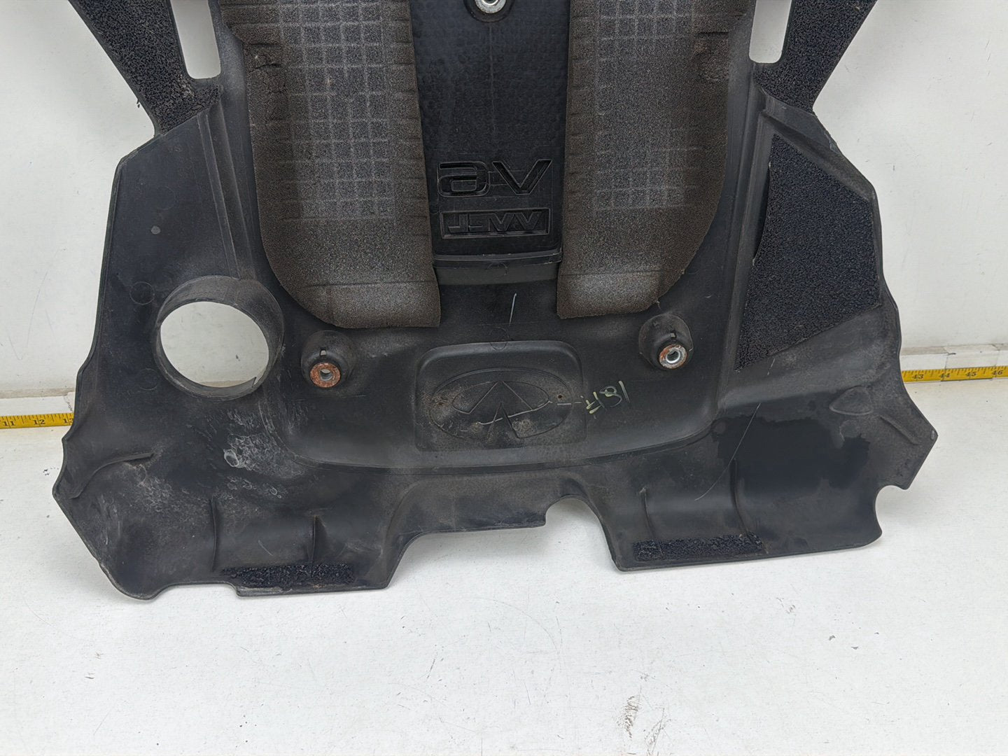 2014-2020 Infiniti Q50 V37 3.7L Engine Cover Assembly W/Emblem 14041-EY02A OEM