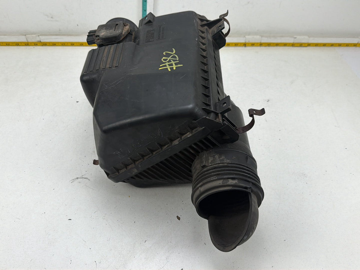 2003-2005 Toyota 4Runner 4.7L Air Intake Cleaner Filter Box Housing Assembly OEM