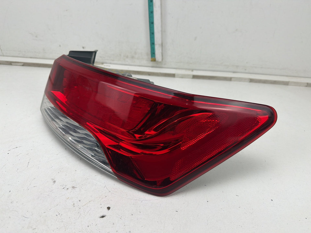 2010-2013 Kia Forte Koup Front Right Passenger Side Quarter Panel Tail Light OEM