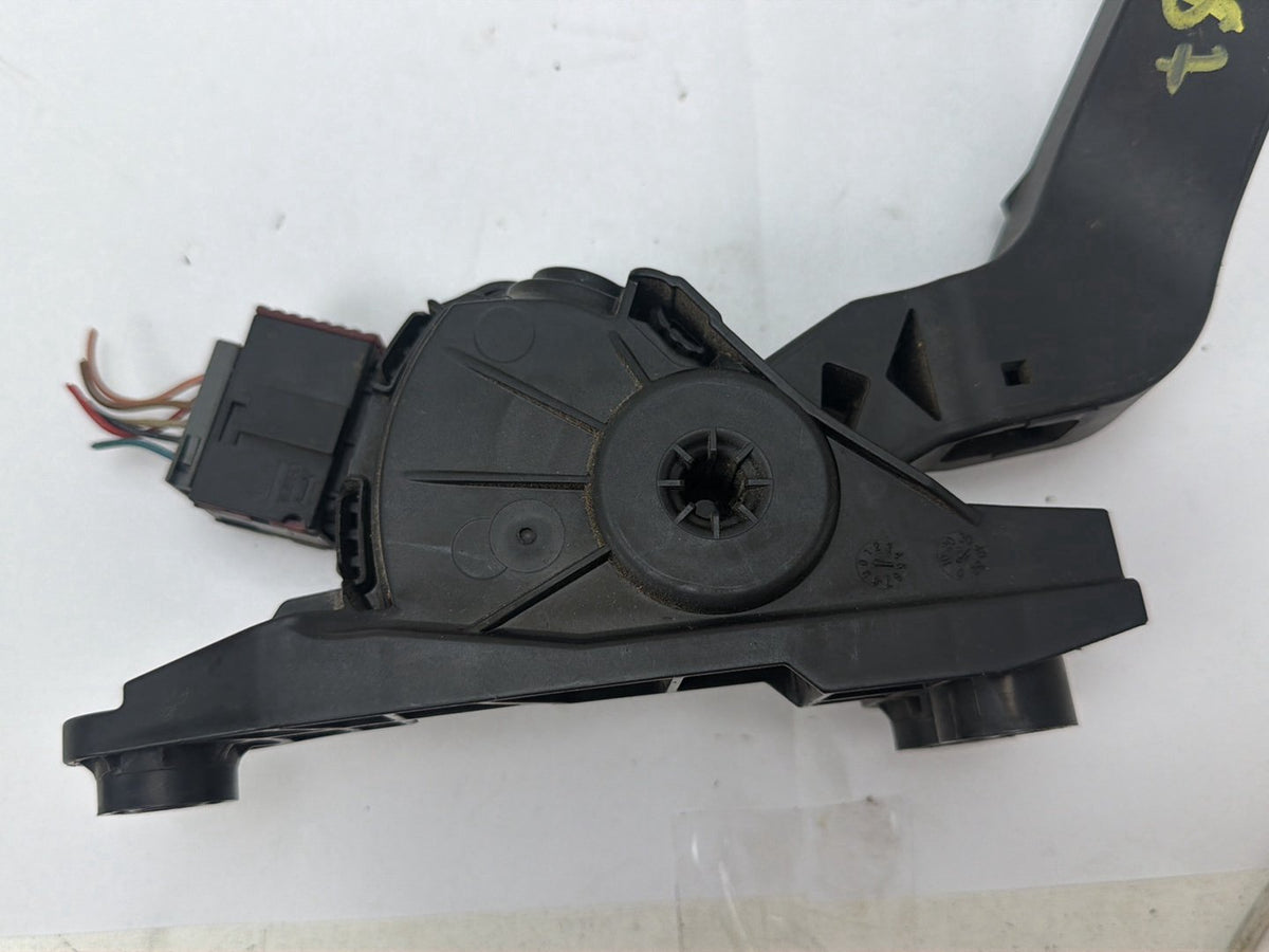 2015-2018 Kia Sedona Accelerator Gas Pedal Assembly Sensor Unit 32700-A9110 OEM
