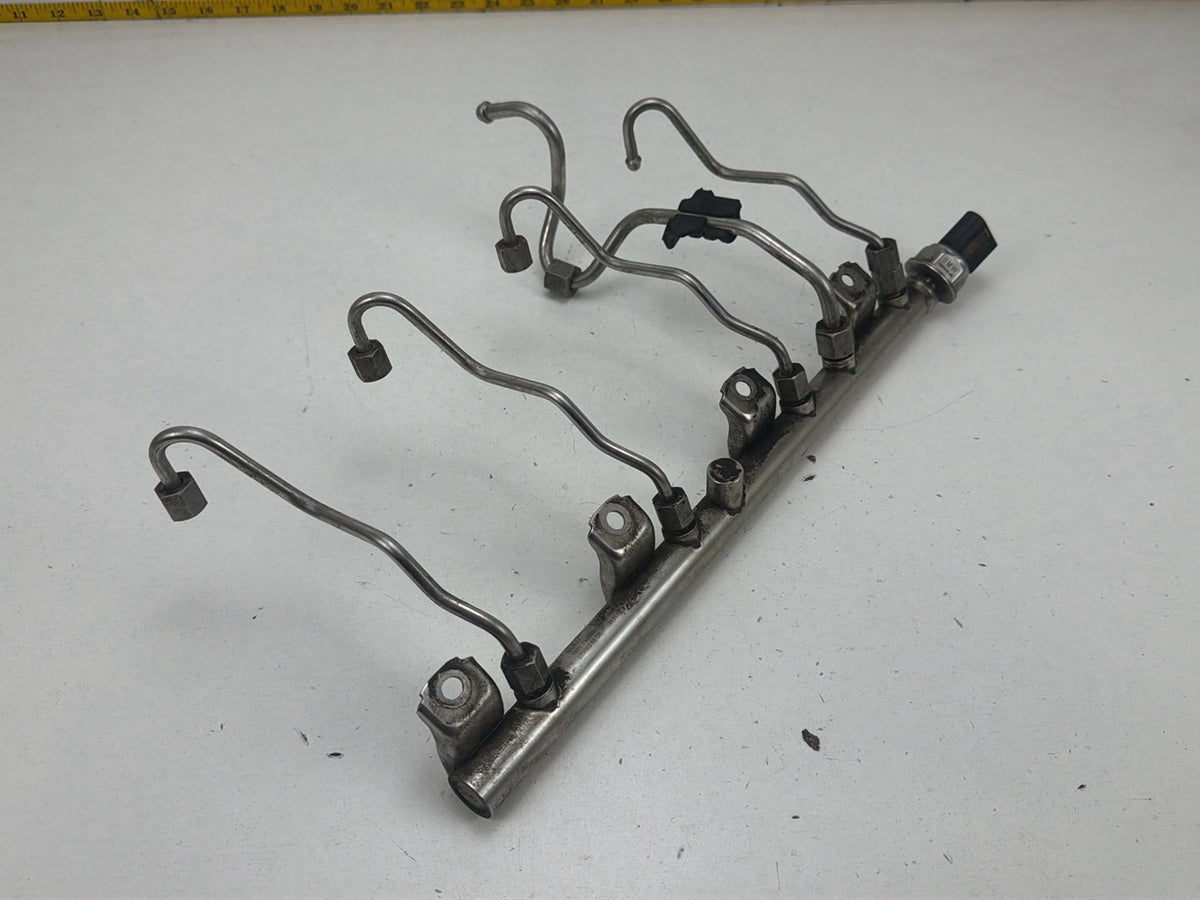 2009-2015 BMW 750i Right Side Fuel Injection Rail Line w/ Injectors 7537319 OEM