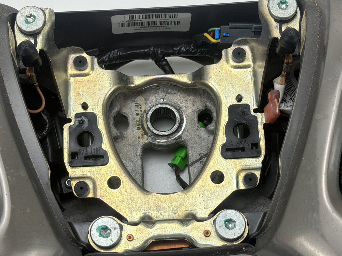 2007-2014 GMC DENALI GMT900 Front Left Driver Side Steering Wheel 16901186 OEM