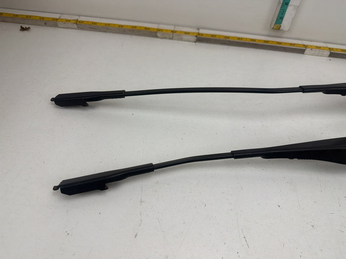2009-2011 BMW 335i xDrive Front Windshield Wiper Arm Pair 7253397, 7253386 OEM