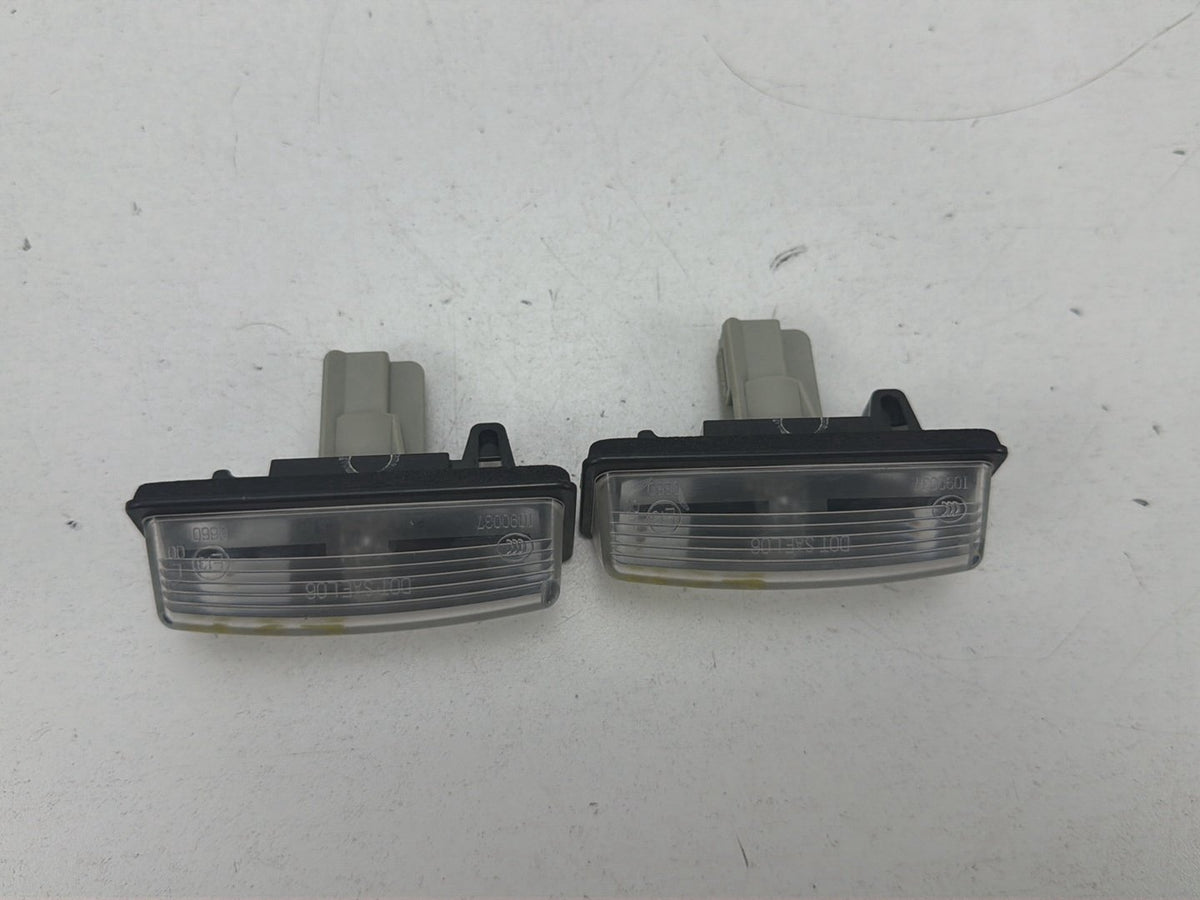 2013-2018 Nissan Altima Rear License Light Lamp 1090037 OEM
