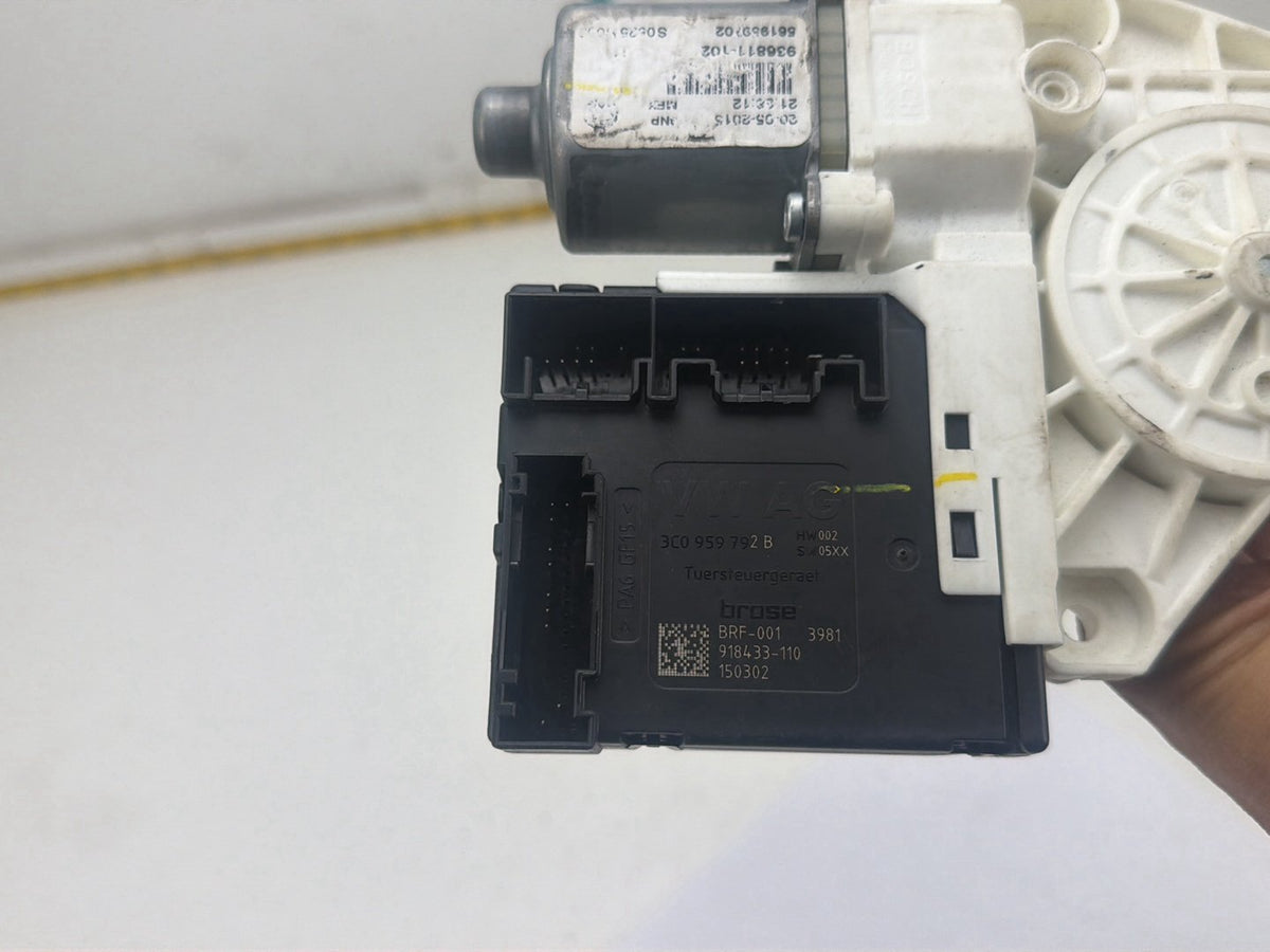 2012-2015 Volkswagen Passat Front Right Pasenger Side Window Regulator Motor OEM