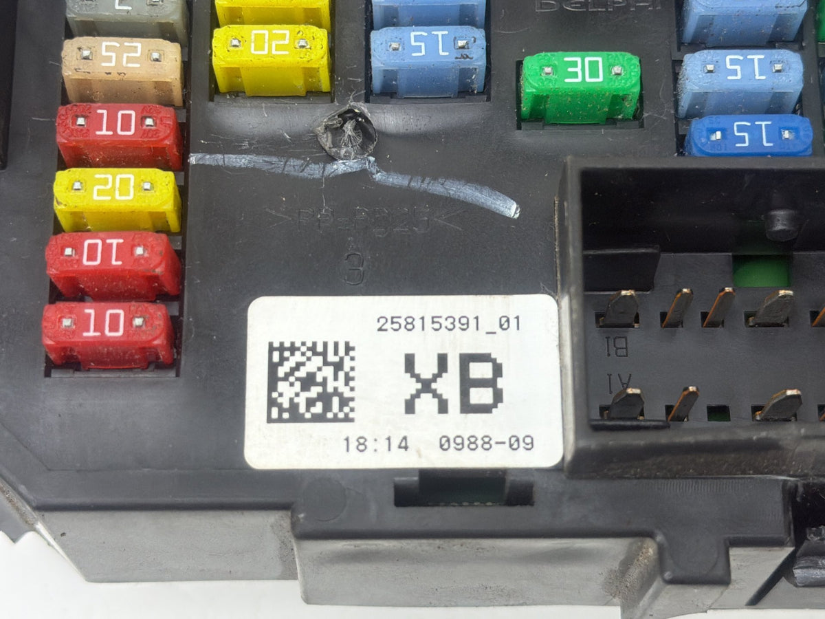 2007-2014 GMC DENALI GMT900 Dashboard Cabin Interior Fuse Box Relay Block OEM