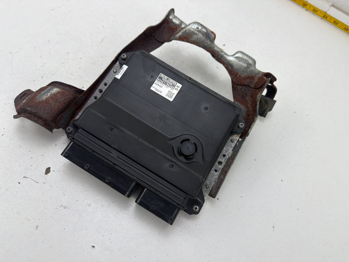 2010-2011 Toyota Camry 2.5L Engine Computer Control Module 89661-06J42 OEM