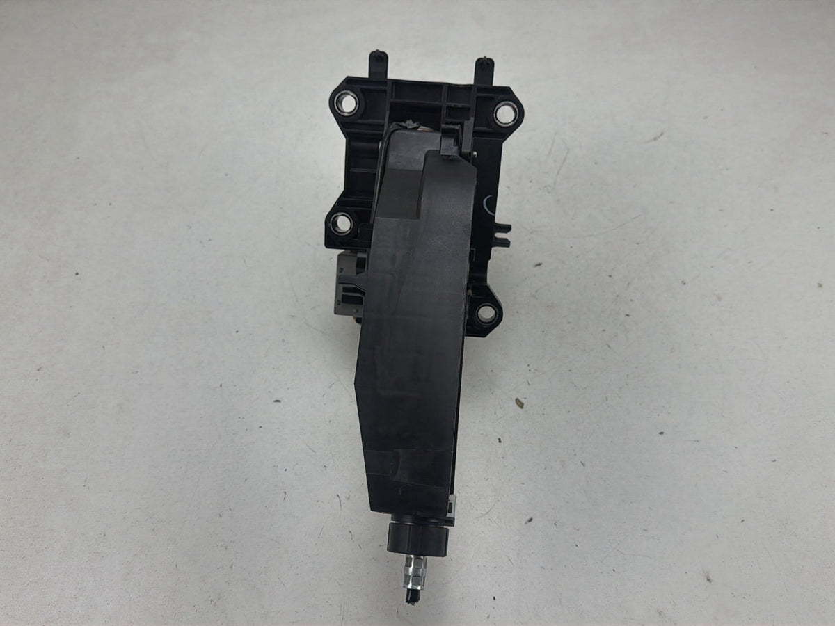 2015-2018 Toyota Sienna Automatic Transmission Shifter Selector Assembly OEM
