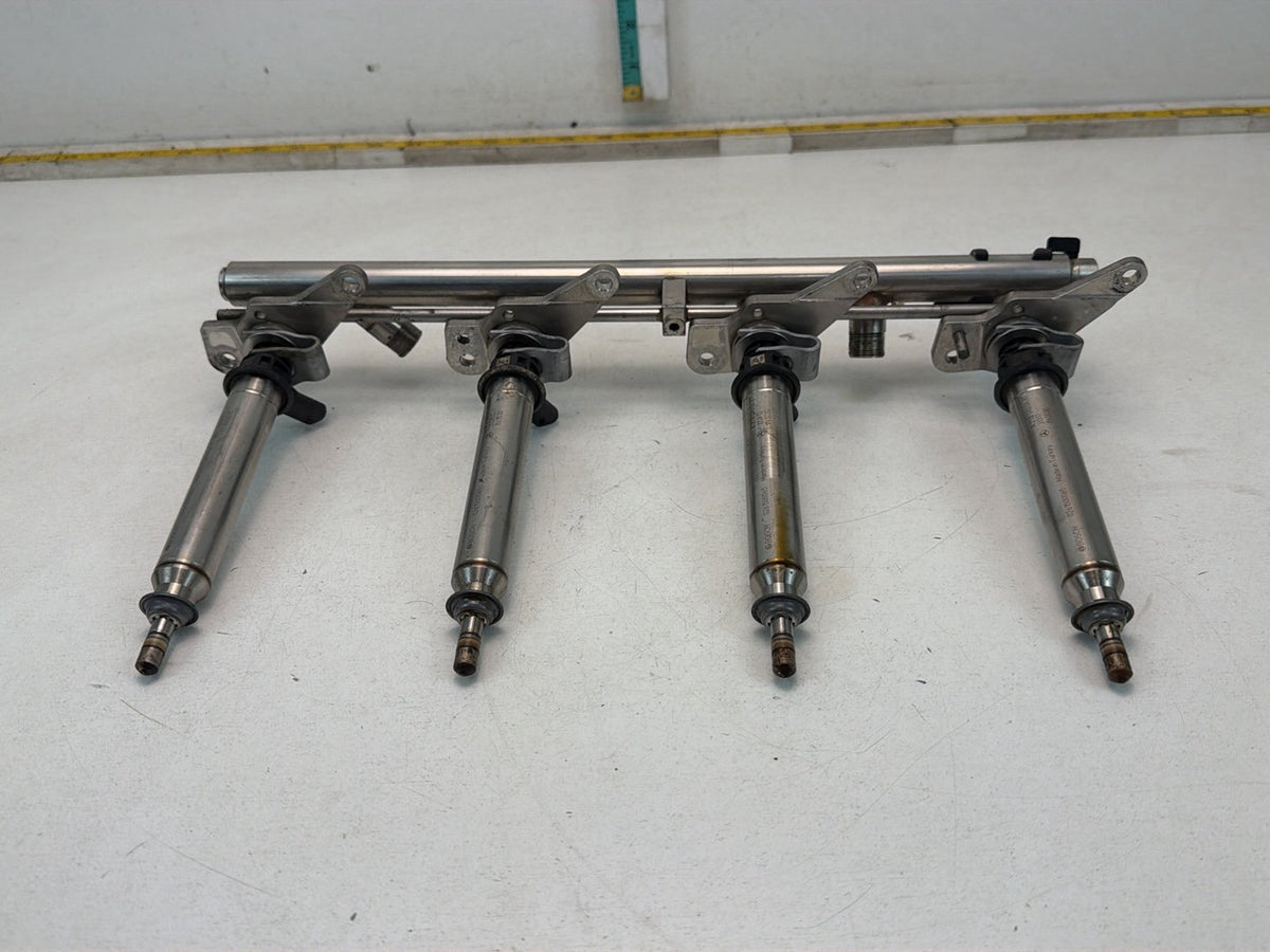 2011-2013 Mercedes-Benz S-Class W221 Left Fuel Rail Line Injectors A2780780845 OEM