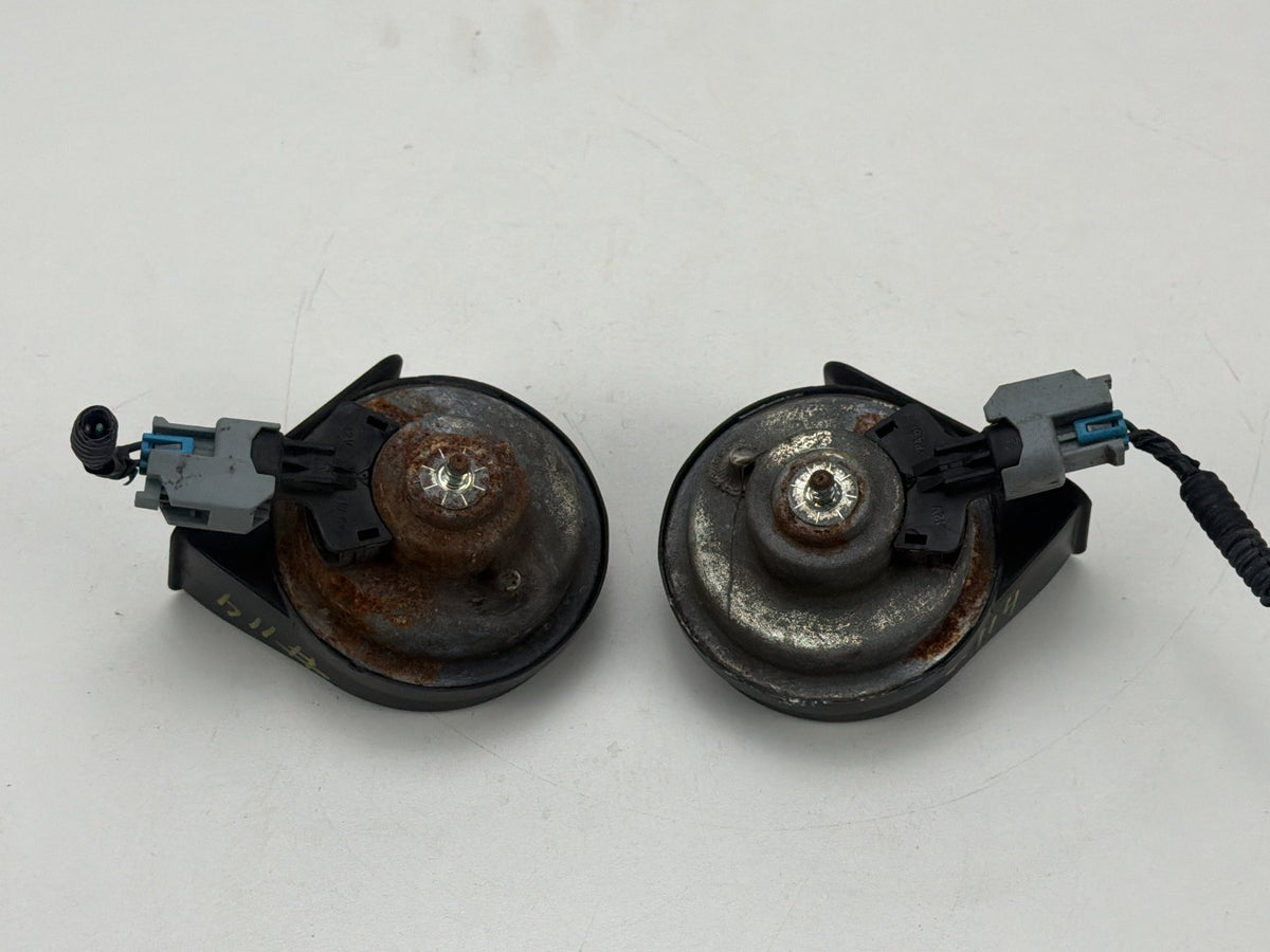 2007-2014 GMC DENALI GMT900 High & Low Dual Tone Warning Horn Assembly OEM