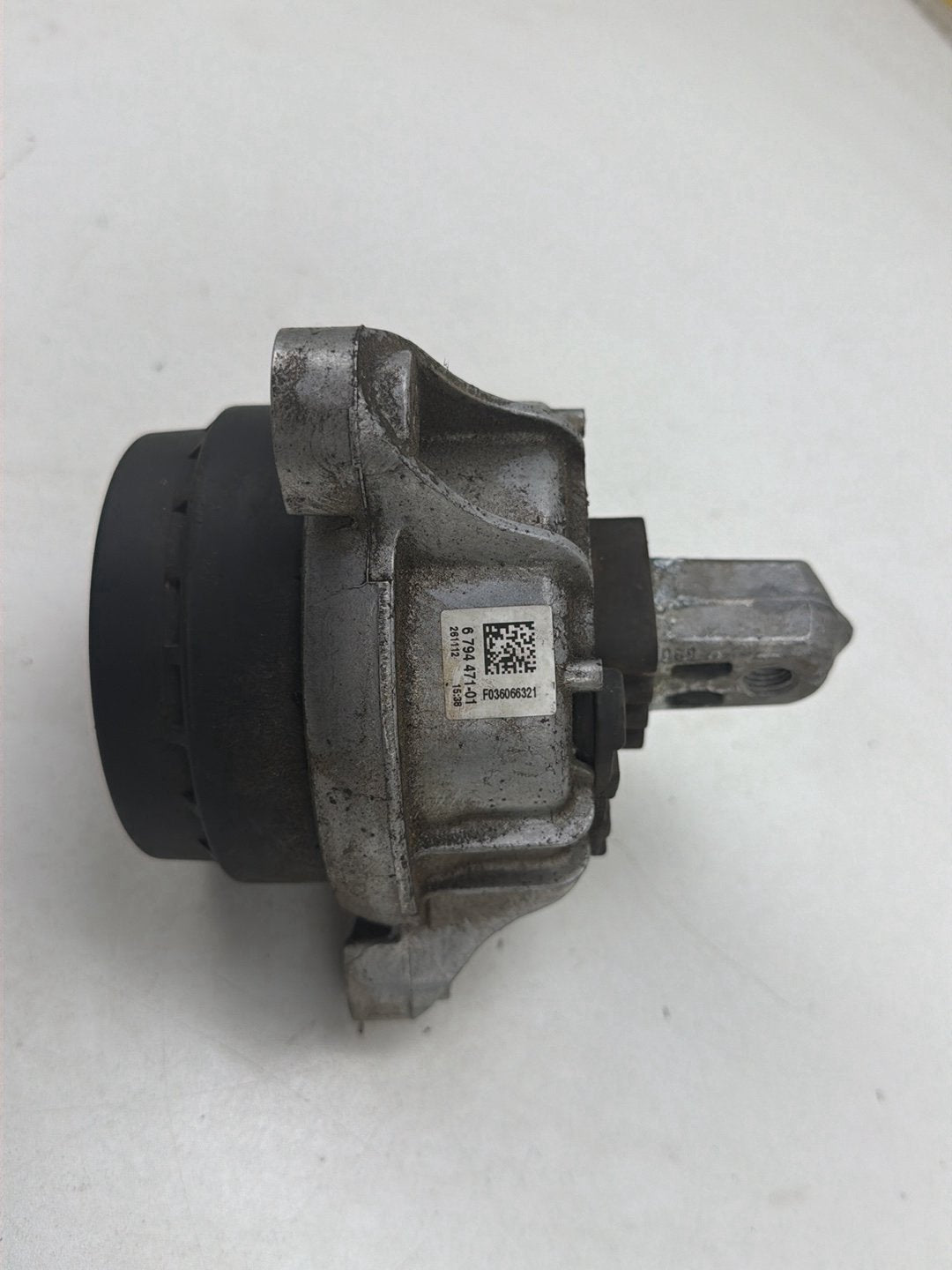 2012-2016 BMW 528i F10 Front Left Engine Mount 6 794 471-01 OEM
