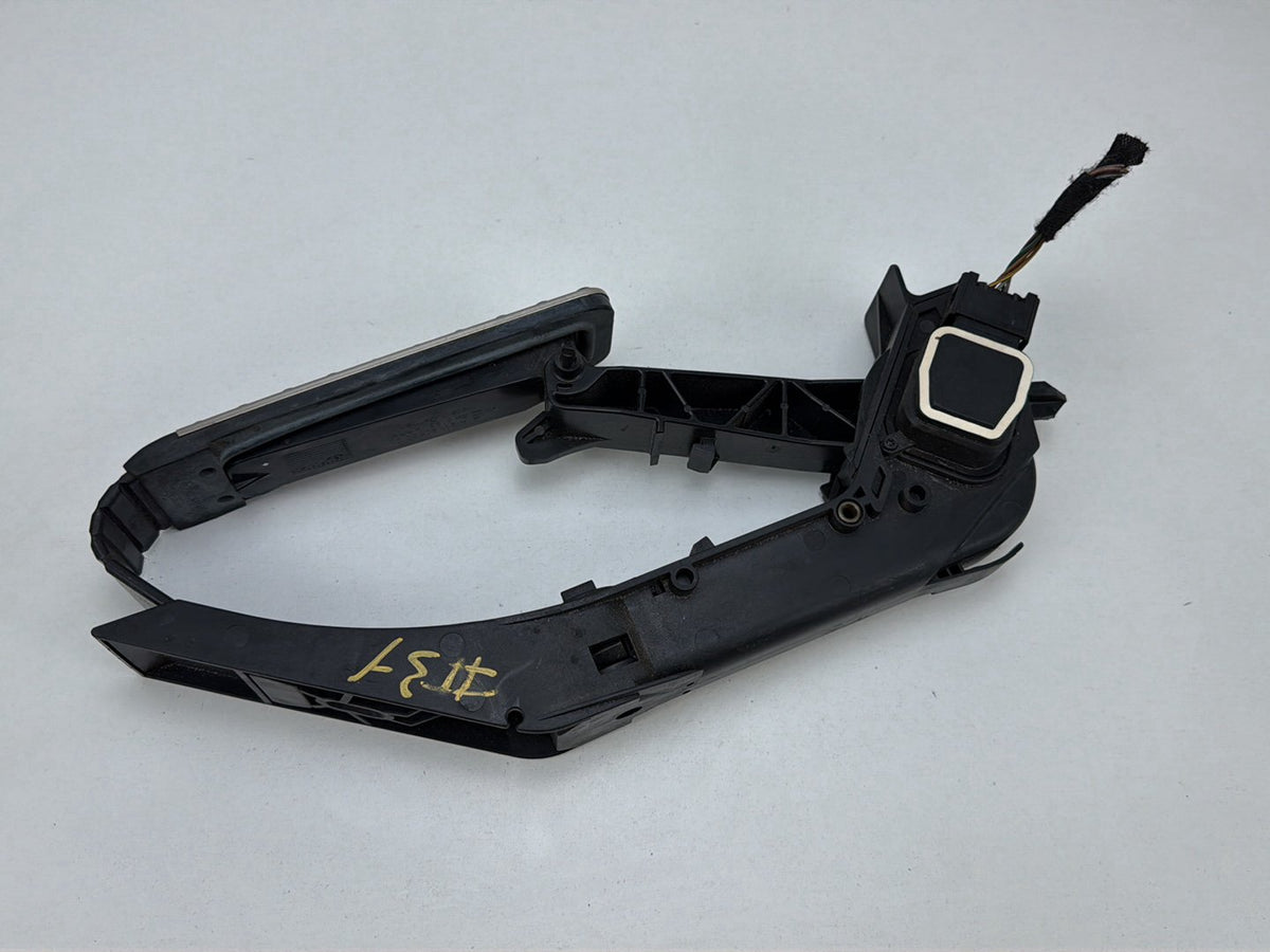 2007-2013 Mercedes-Benz S550 W221 Gas Pedal Accelerator A2213000204 OEM