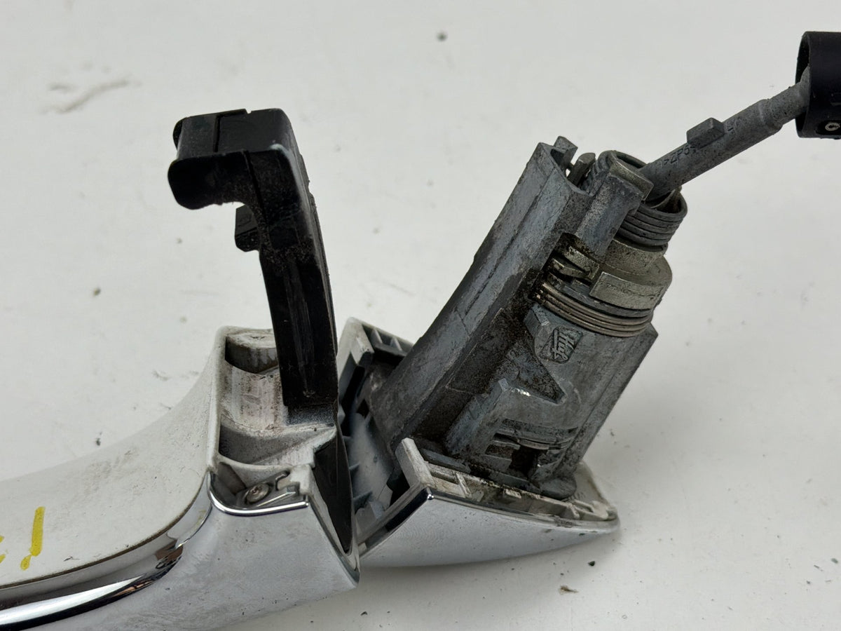 2013-2017 Audi Q5 8R Front Left Side Exterior Door Handle W/Lock Cylinder OEM