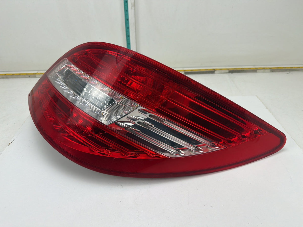 2011-2013 Mercedes-Benz R350 Right Passenger Side Tail Light A2518202064 OEM