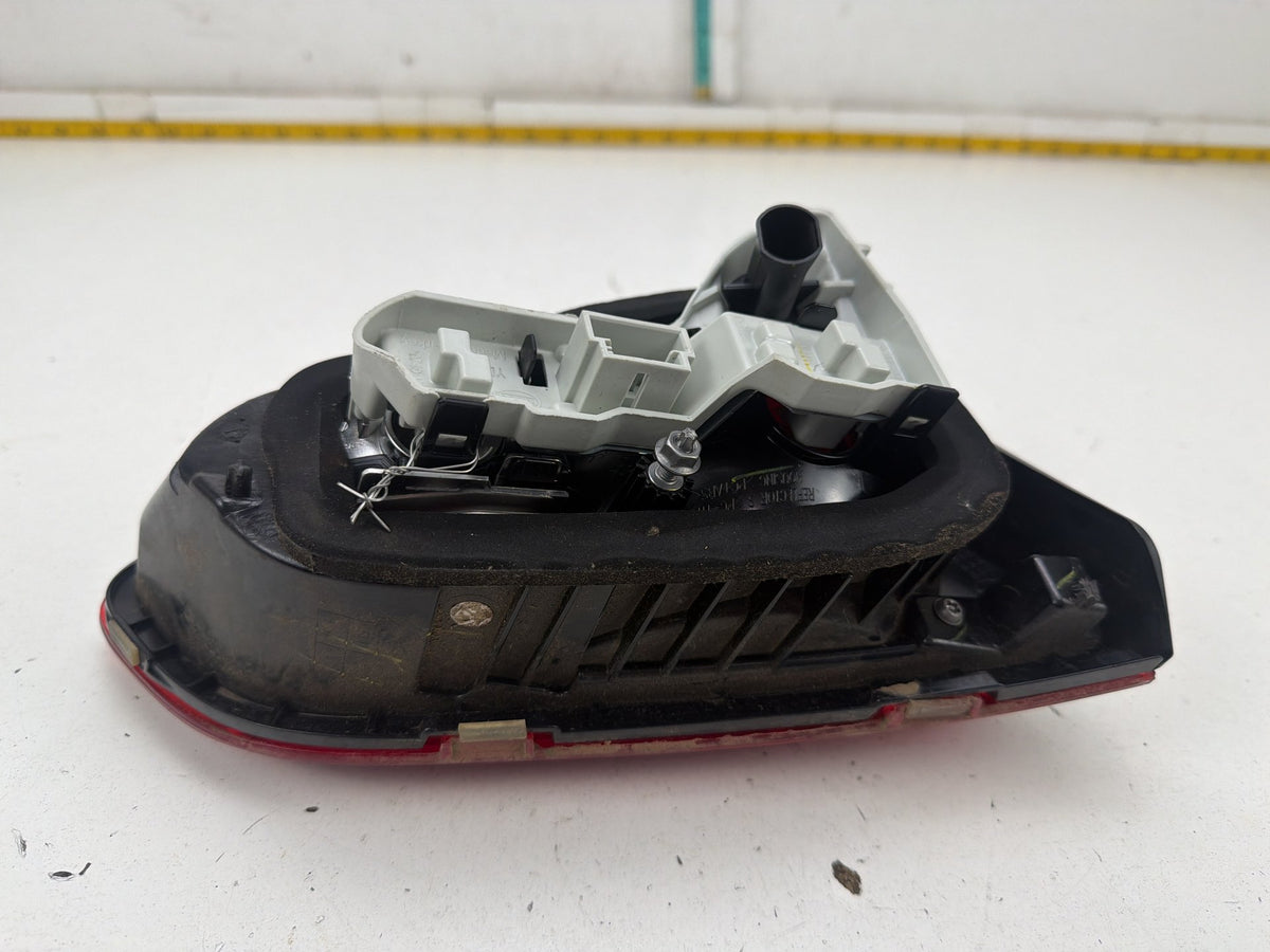 2015-2017 Volkswagen Golf Right Passenger Side Inner Tail Light 5GM945094A OEM