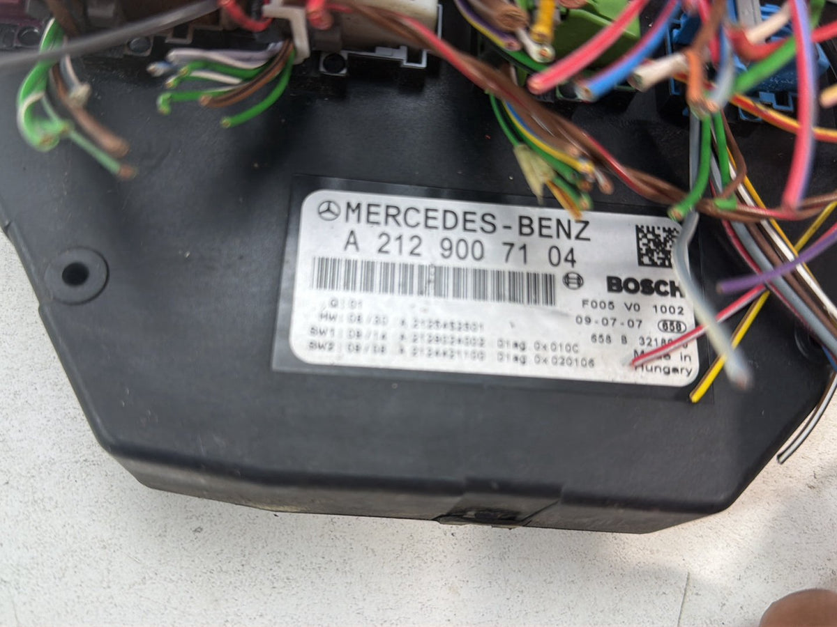 2010-2016 Mercedes-Benz E-Class Front Sam Module Fuse Relay Box A2129007104 OEM