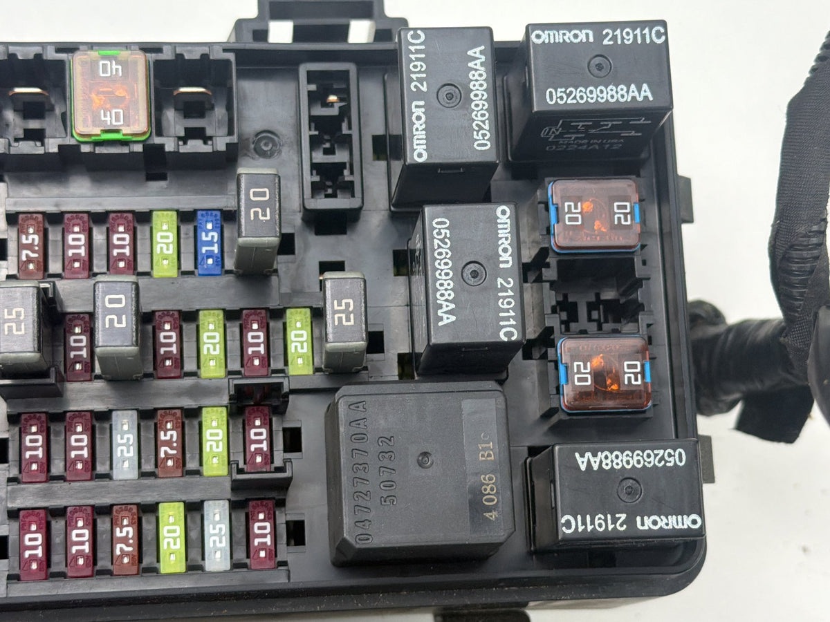 2014-2020 Maserati Quattroporte Engine Bay Power Fuse Box Relay Module OEM