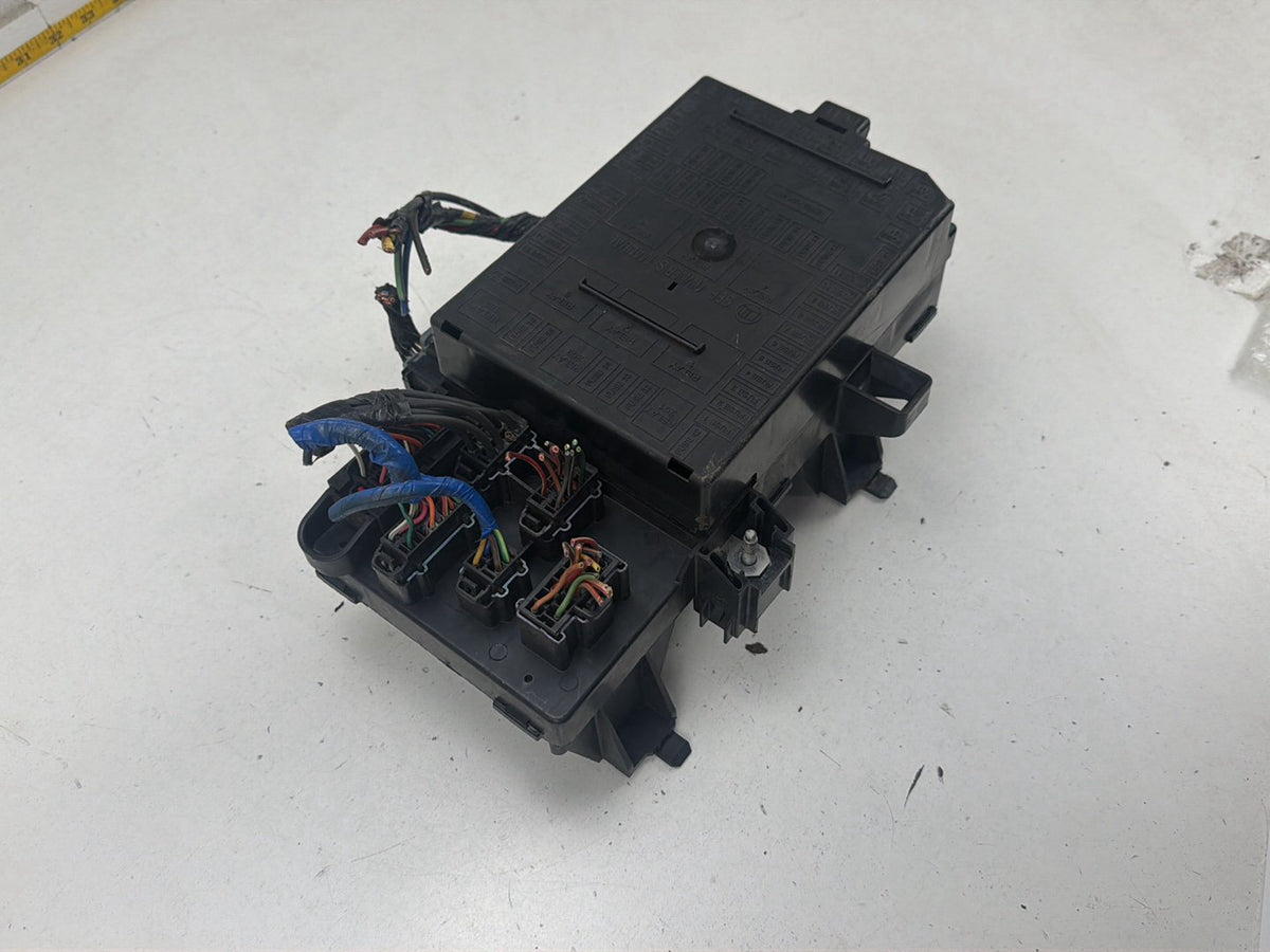 2003-2006 Lincoln Navigator U228 - Fuse Box 3L1T-114A067-AA OEM