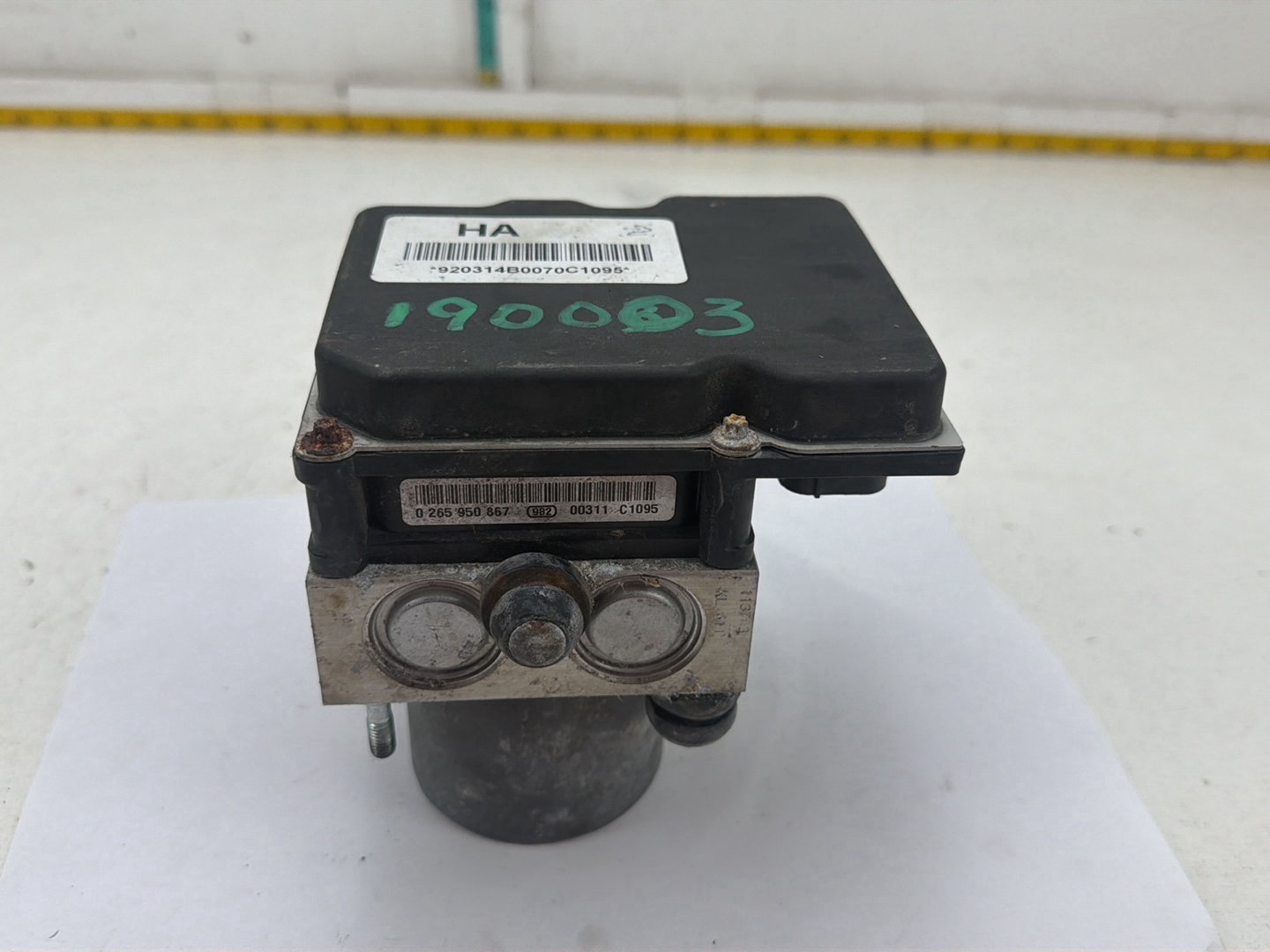 2009-2011 GMC Acadia Front Engine Compartment Anti-Lock Brake ABS Pump Unit OEM