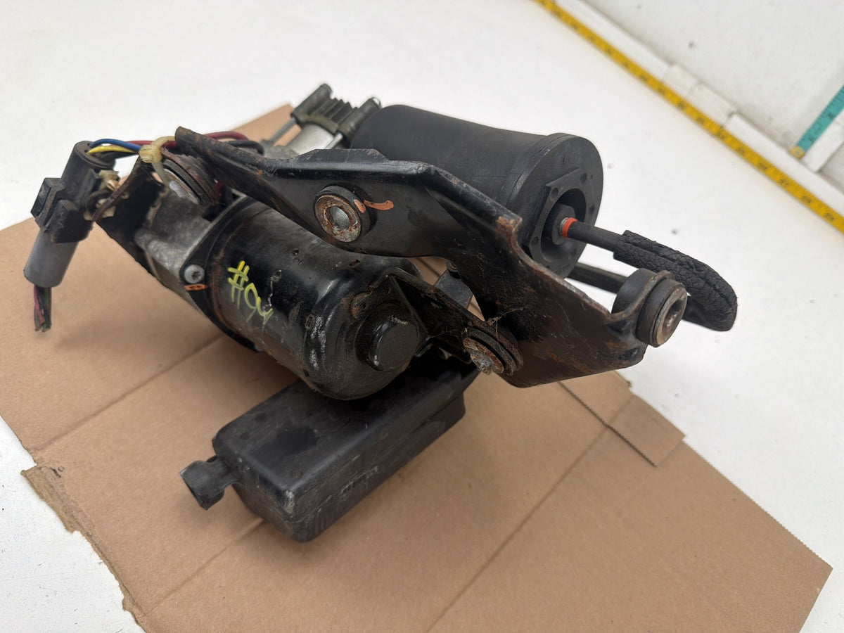 2003-2006 Lincoln Navigator U228 Air Ride Suspension Compressor Pump OEM