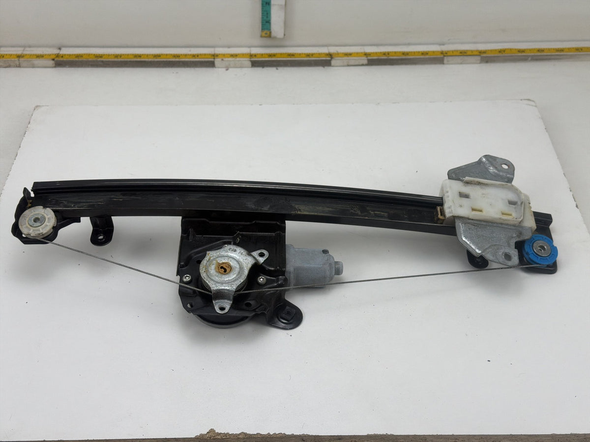 2013-2018 Nissan Altima Front Right Power Window Regulator Motor 80720-3TA4A OEM