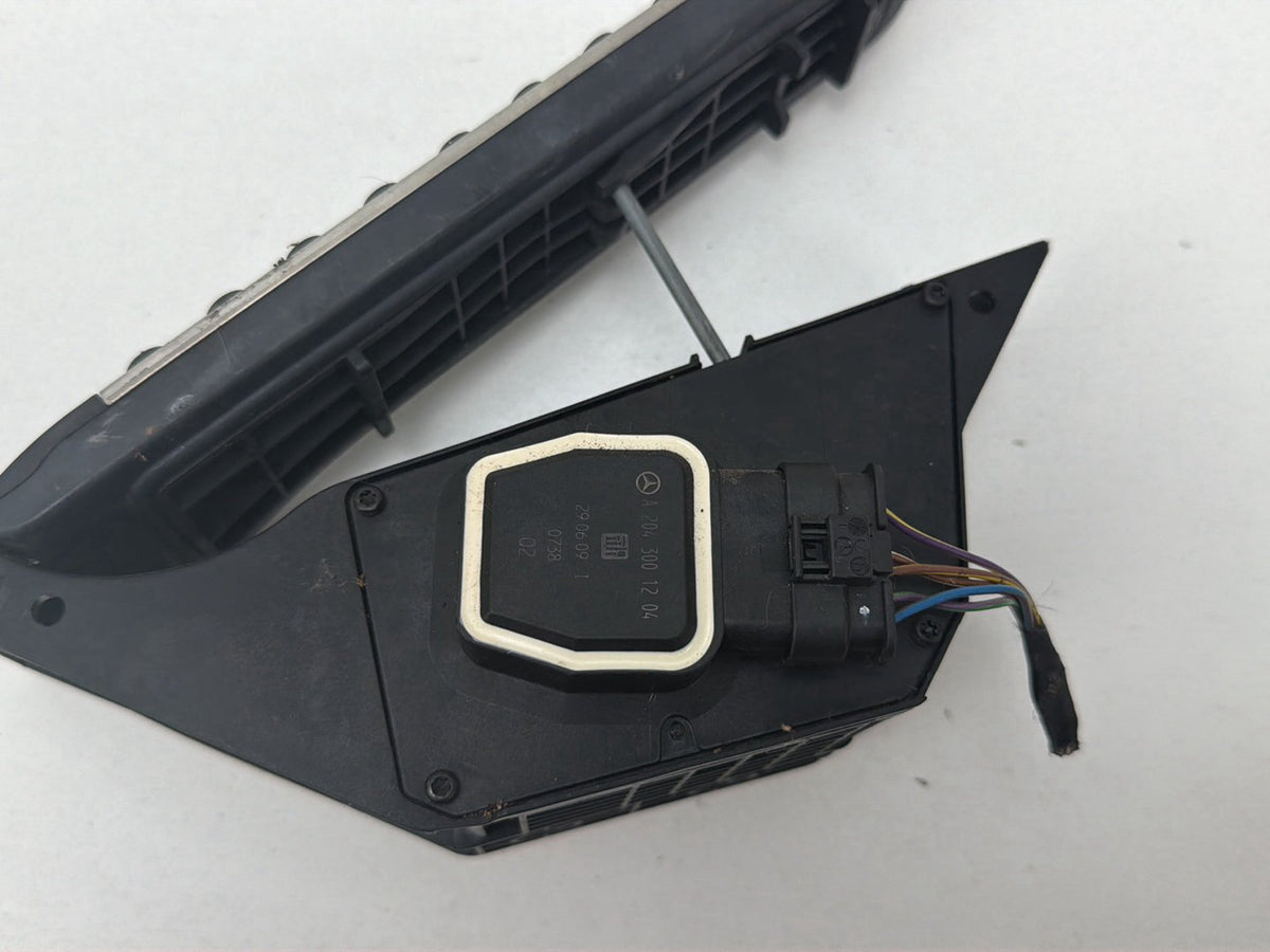 2010-2014 Mercedes-Benz E-Class-Gas Pedal Accelerator Throttle A2043001204 OEM
