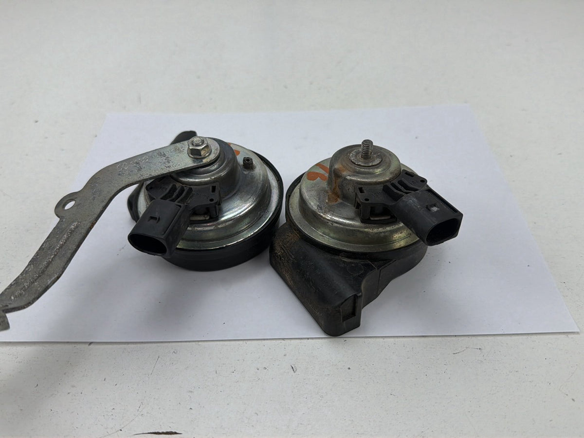 2014-2017 Maserati Ghibli High & Low Tone Horn Signal A046522 OEM